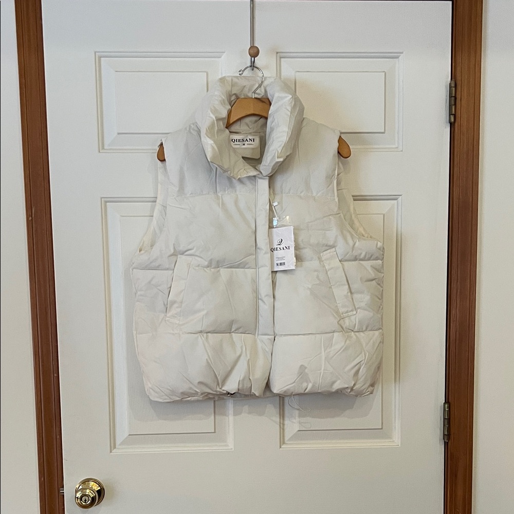 Qiesani White Puffer Vest